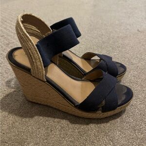 navy and tan rope material wedges